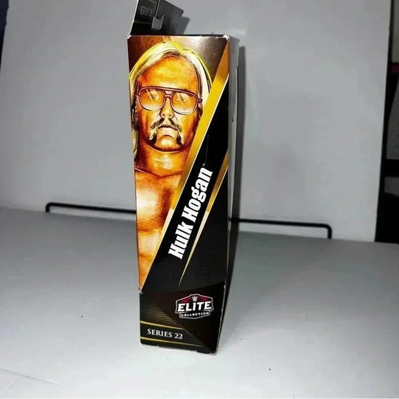 WWE Elite Collection Legends Series 22 Hulk Hogan Chase Wrestling Action Figure - Picture 6 of 7